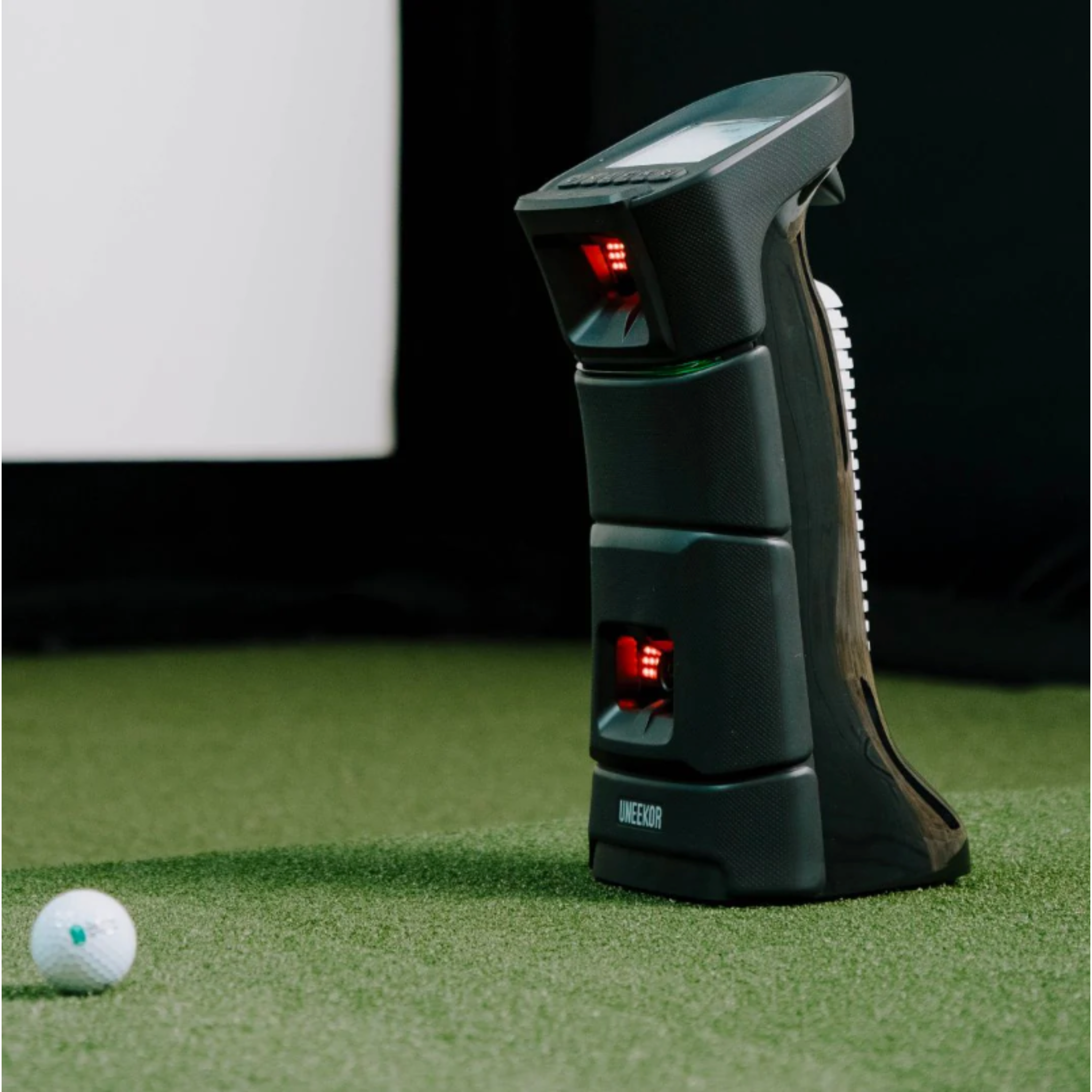 Uneekor EYE Mini SIG10 Golf Simulator Package