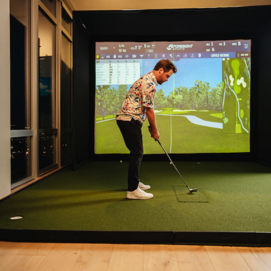 Foresight Sports GCHawk SIG8 Golf Simulator