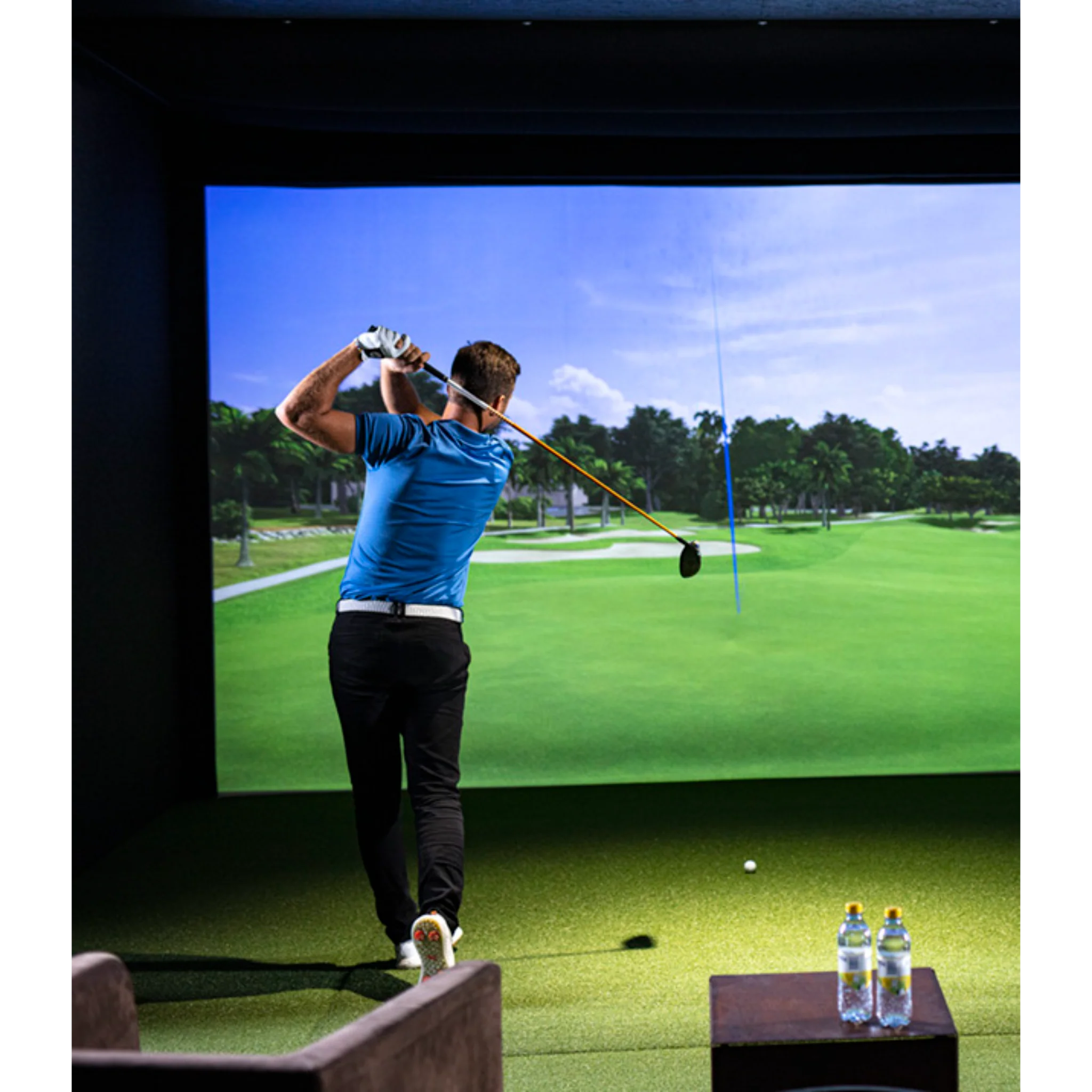 What are the advantages of indoor golf?